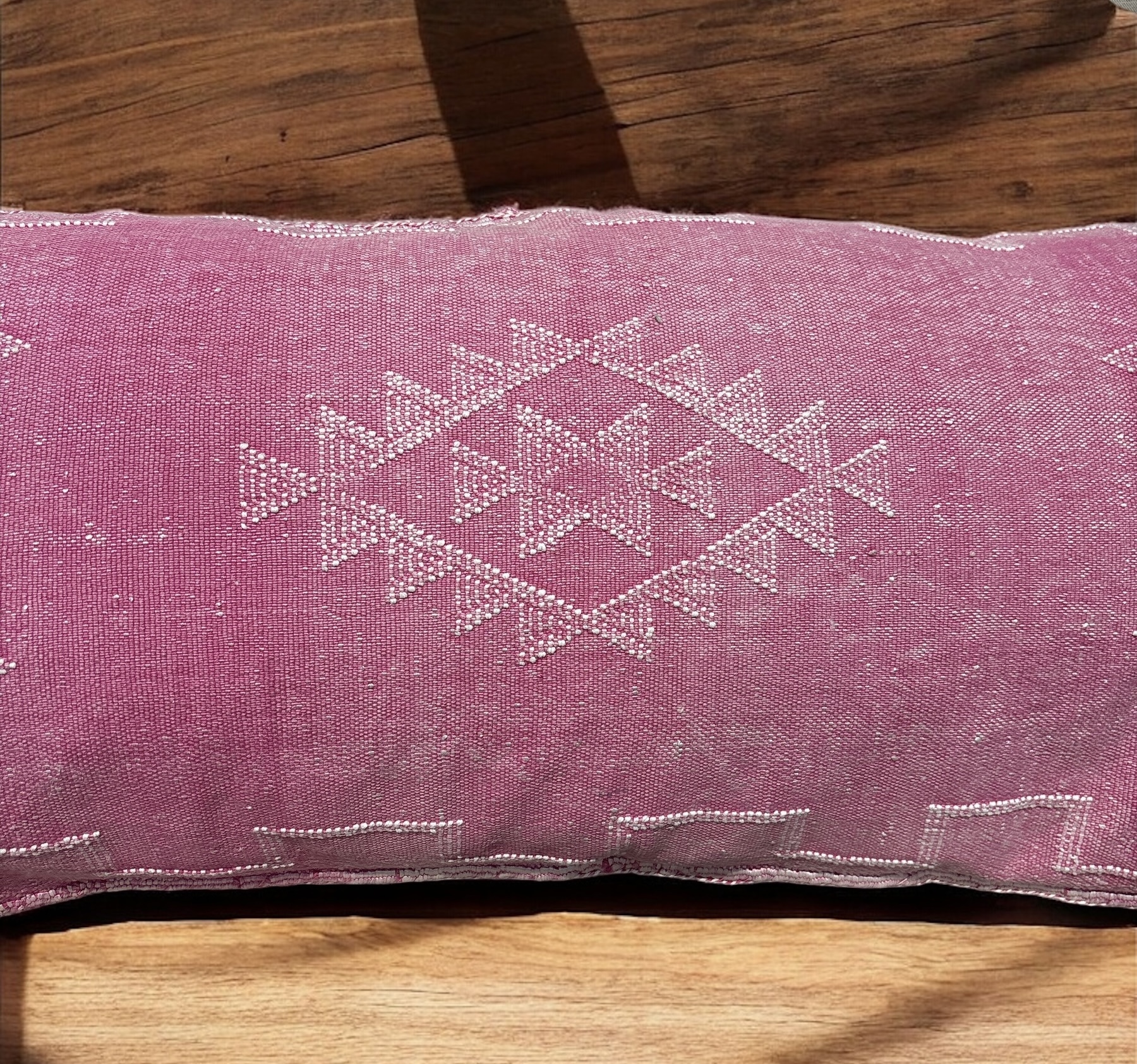 Sabra Silk Kussen Felroze uit Marokko - 95x50 cm