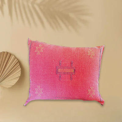 Felroze Sabra silk kussen 45x45 cm met berbermotief - Casa with a Soul