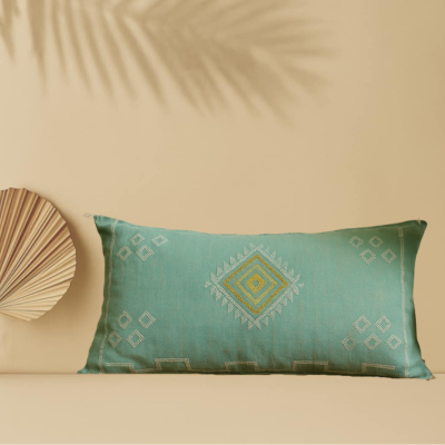 Sabra silk turquoise groot kussen met geel en beige berber motief - handgemaakt Berbervrouwen