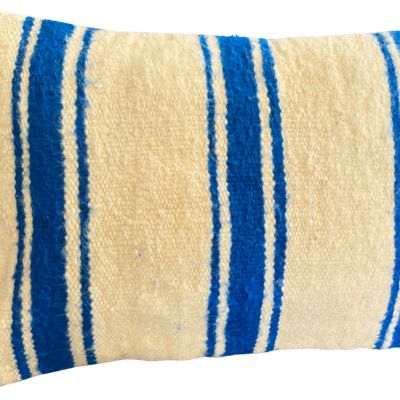 Berber wit kussen met blauwe streep - Handgemaakt Marokko - Casa with a Soul