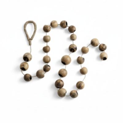 Notenhouten slinger van 100cm, leuk als decoratie voor in de tuin of in huis