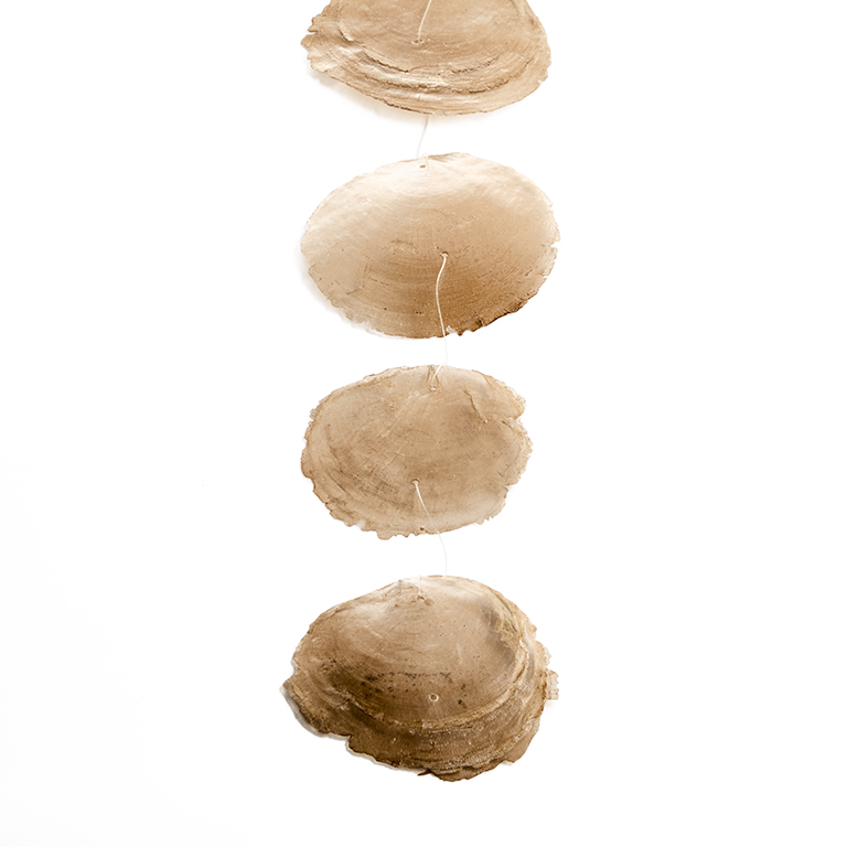 Capiz bruine schelpenslinger 180, leuk voor decoratie feest , tuin of woonkamer - Casa with a Soul