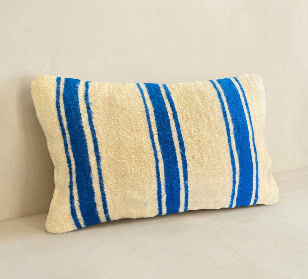 Boujaad kussen blauw-wit 60x40 cm – Handgemaakt in Marokko