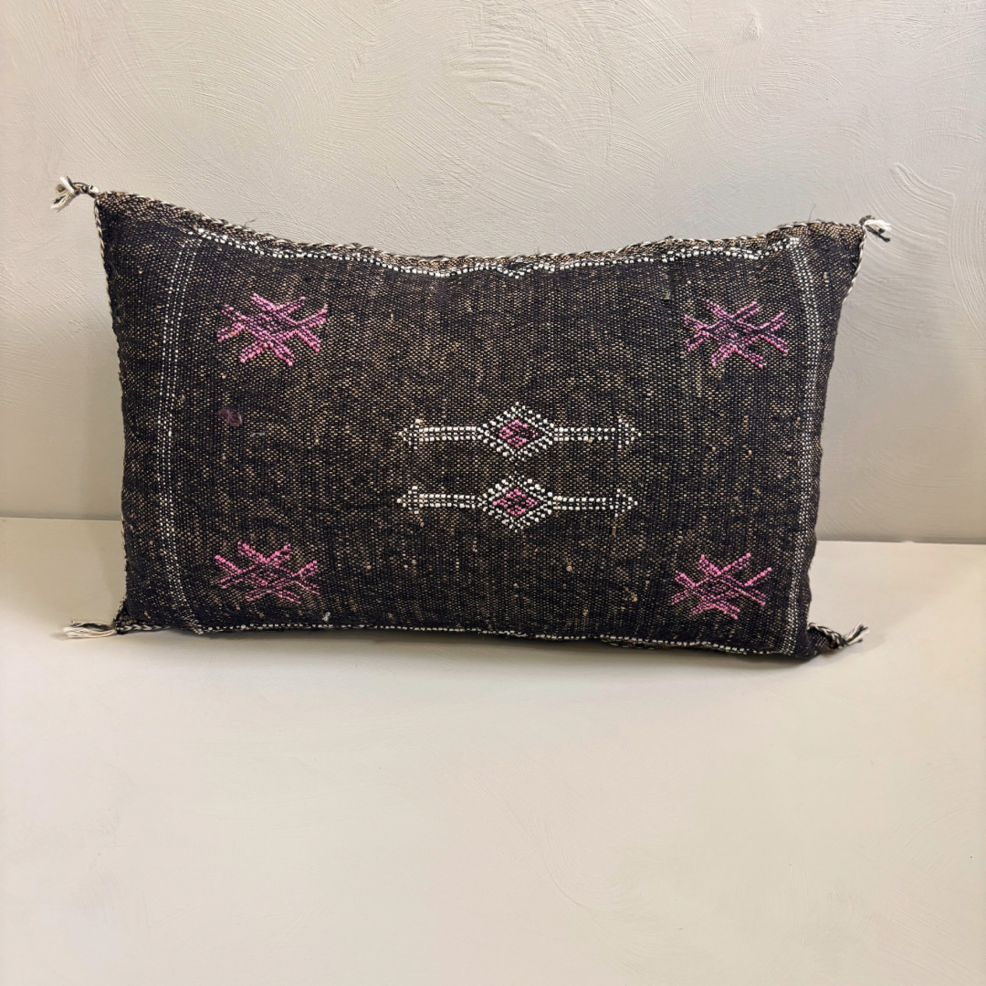 Donkerbruin Sabra Silk Kussen 55x30 cm – Handgemaakt - Afbeelding 2