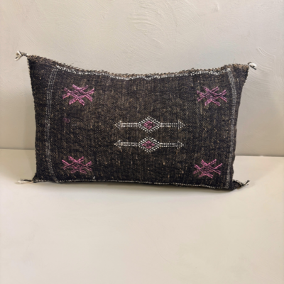 Donkerbruin Sabra Silk Kussen 55x30 cm – Handgemaakt