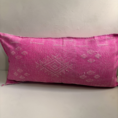 Sabra Zijden Kussen Fuchsia – 95×50 cm | Handgemaakt