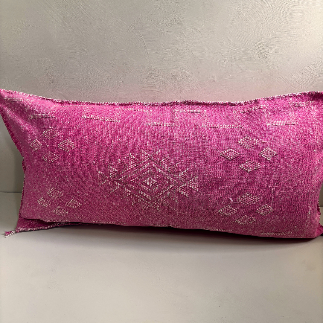 Sabra Zijden Kussen Fuchsia – 95×50 cm | Handgemaakt