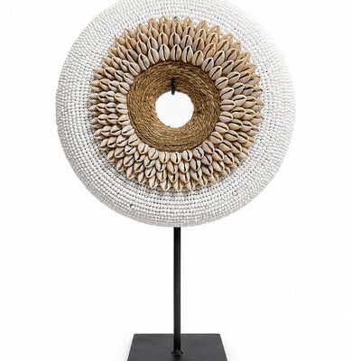 Lombok Pearl – Schelpenornament op standaard