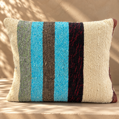 Boujaad kelim marokaans kussen, turquoise met aardse tinten. Handgemaakt in het atlasgebergte van Marokko